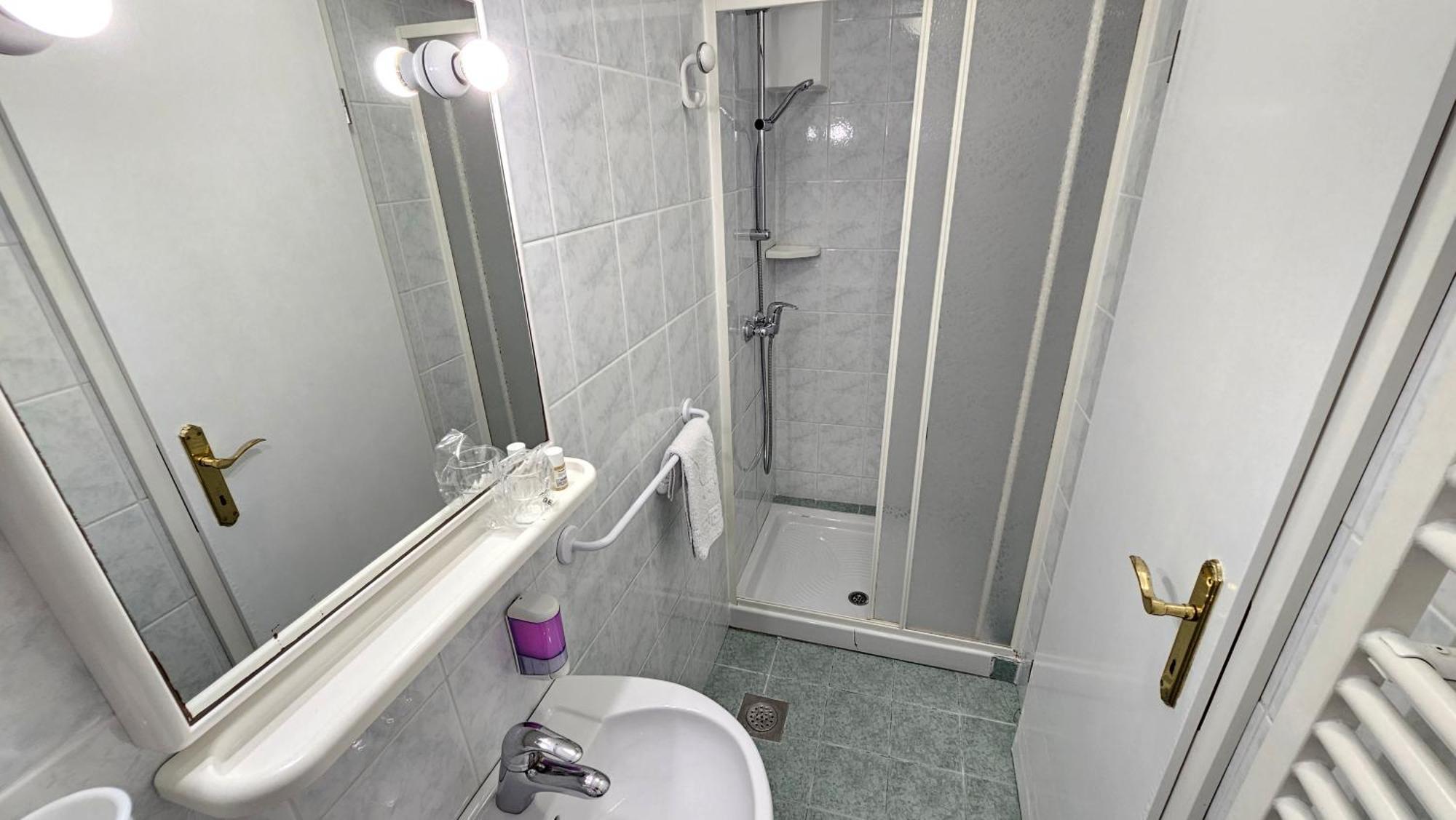 Rooms Koblar Portoroz Habitación foto